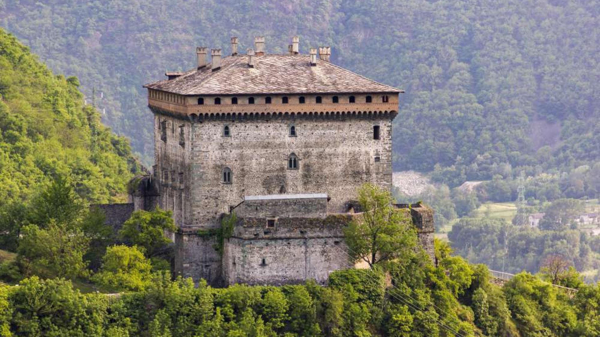 Castello-Verres-1000 Castello-Verres-1000